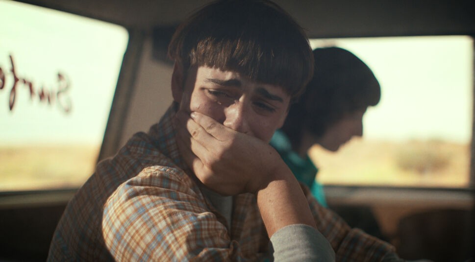 Will Byers weint im Auto