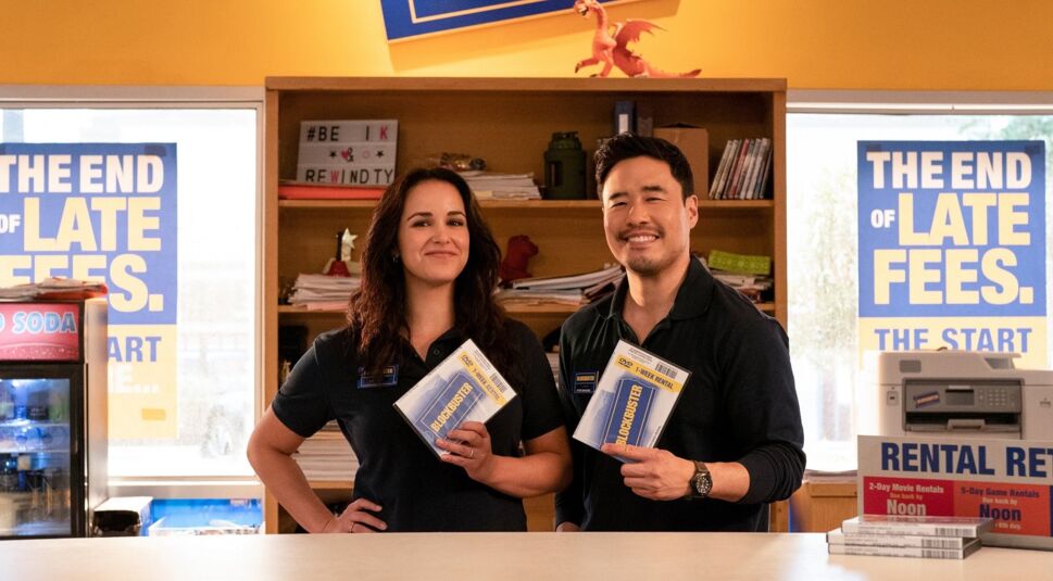 Melissa Fumero und Randall Park in Blockbuster
