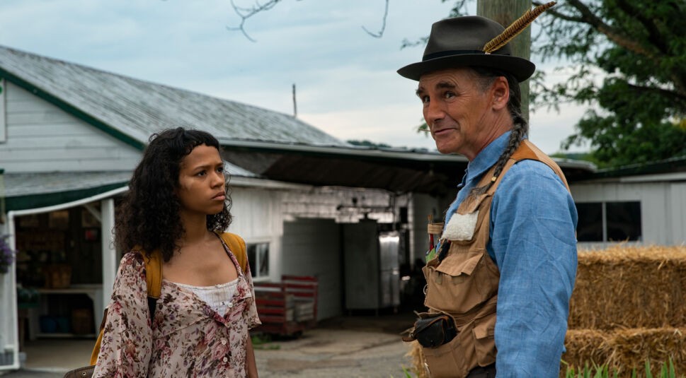 Maren begegnet Sully auf ihrer Reise im Film Bones and All