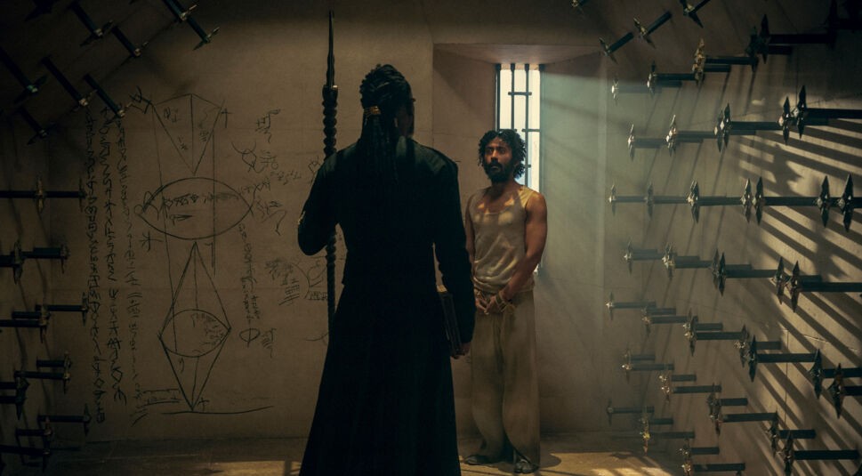 Zach Wyatt und Lenny Henry in The Witcher: Blood Origin