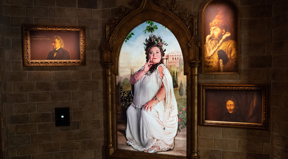 Ein Gang voller Bilder, die sich bewegen