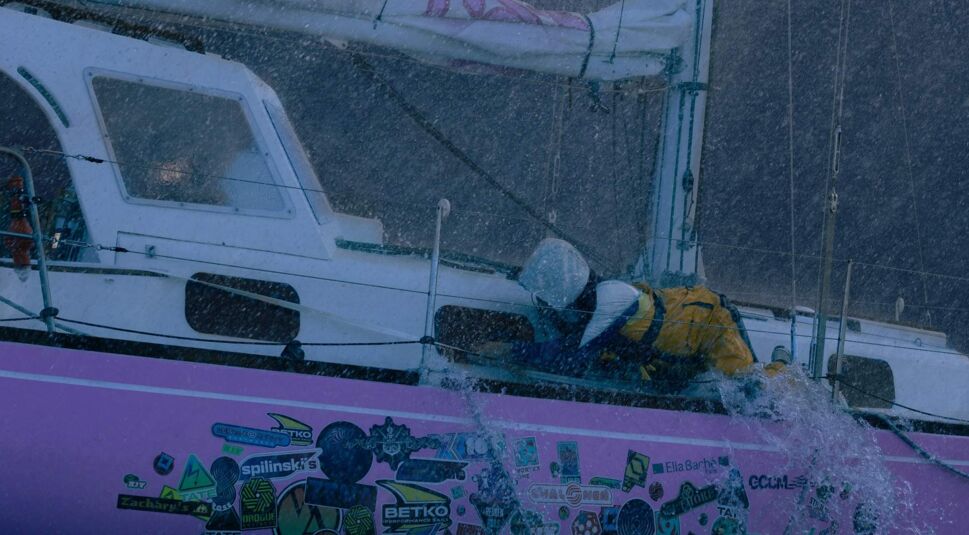  Jessica (Teagan Croft) hatte auf ihrer Reise mehrmals mit schweren Stürmen zu kämpfen