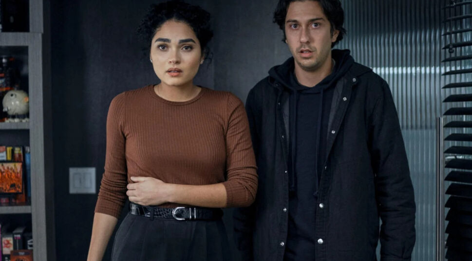 Brittany O'Grady und Nat Wolff in The Consultant