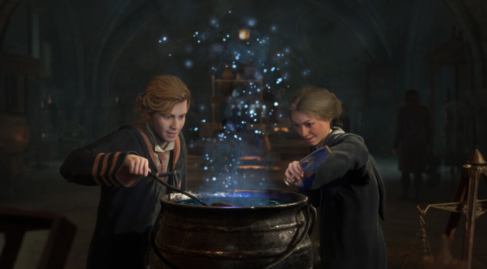 Zwei Zauber:innen erstellen zusammen einen Trank in Hogwarts Legacy