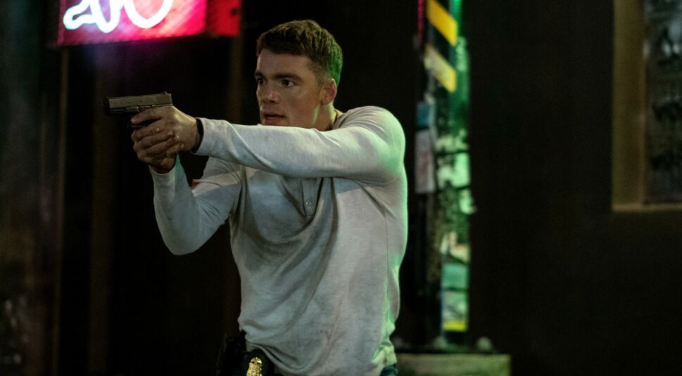 Gabriel Basso als Agent Peter Sutherland in The Night Agent Staffel 1