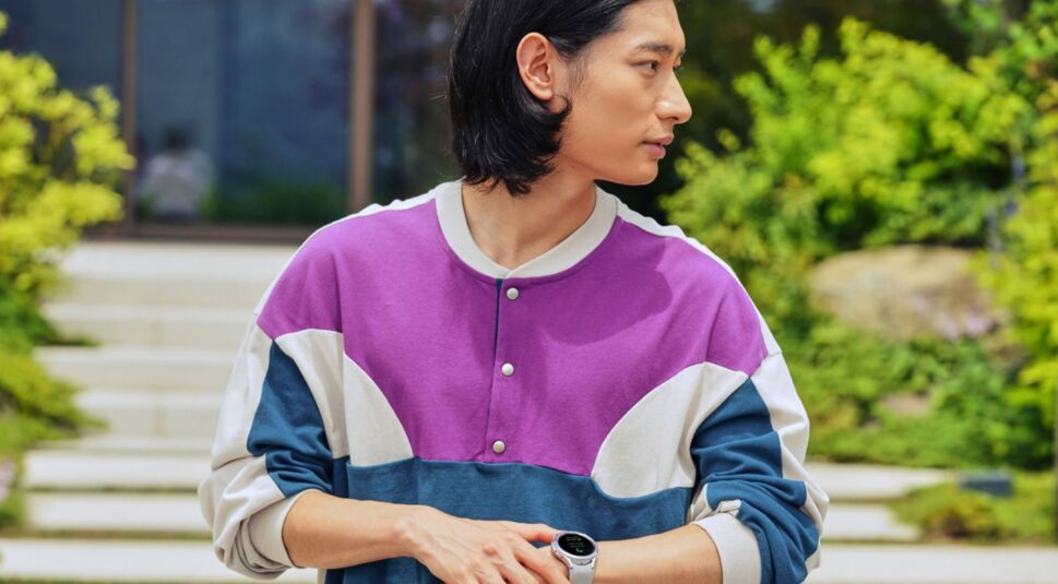 Mann trägt Galaxy Watch4