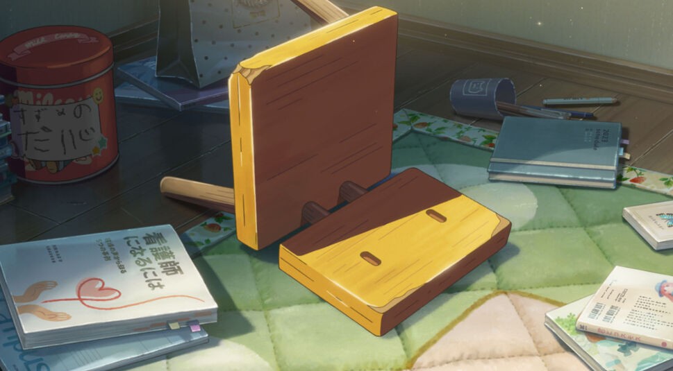 Sota als Stuhl mit 3 Beinen