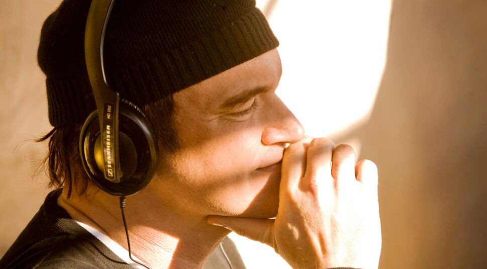 Quentin Tarantino hört Musik