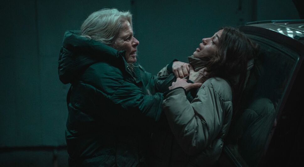 Zwei Frauen im Clinch