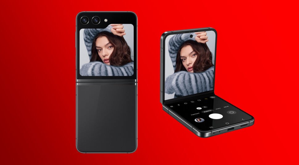 Samsung Galaxy Z Flip5 aufgeklappt und zugeklappt