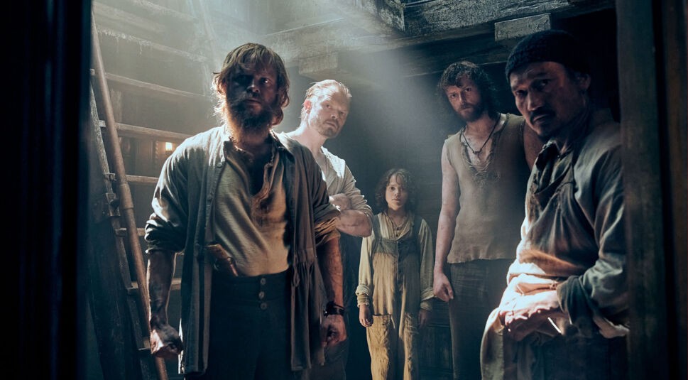 Die Crew der Demeter, bestehend aus: Larsen (Martin Furulund), Petrofsky (Nikolai Nikolaeff), Toby (Woody Norman), Abrams (Chris Walley) and Joseph (Jon Jon Briones)