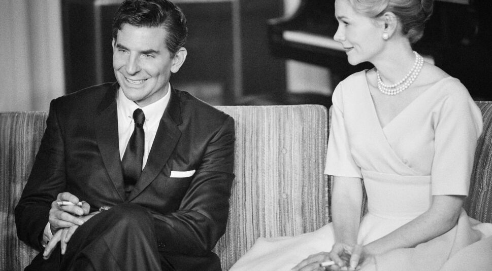 Bradley Cooper als Leonard Bernstein und Carey Mulligan als Felicia Montealegre im Film Maestro.