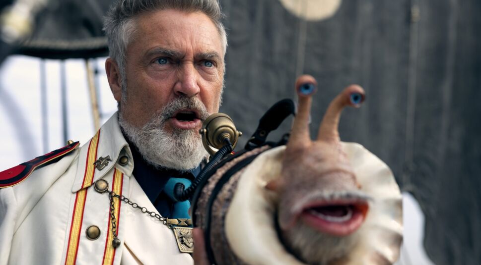 Vincent Regan als Vize-Admiral Garp ind Staffel 1 von ONEPIECE