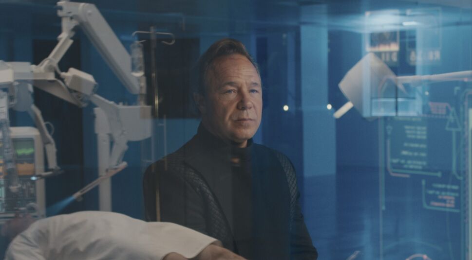 Stephen Graham als Elias Mannix in Bodies