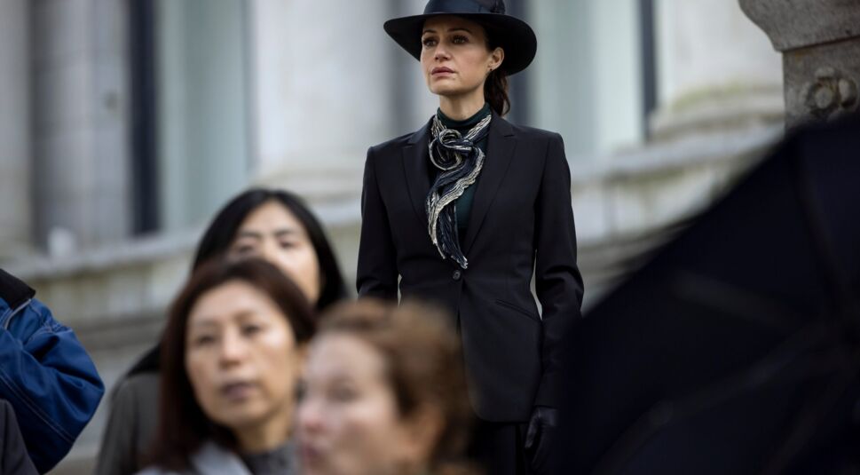 Carla Gugino als Verna in Der Untergang des Hauses Usher