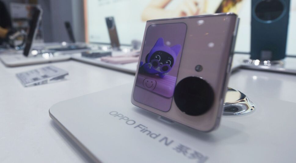 Das Oppo Find N3 Flip in einem Shop in China.
