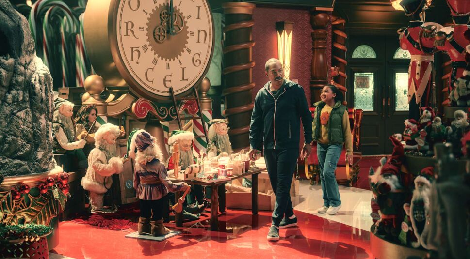 Jillian Bell als Pepper, Eddie Murphy als Chris Carver, und Madison Thomas als Holly Carver in "Candy Cane Lane".
