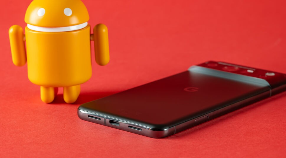 Der Ladeanschluss des Pixel 8 Pro