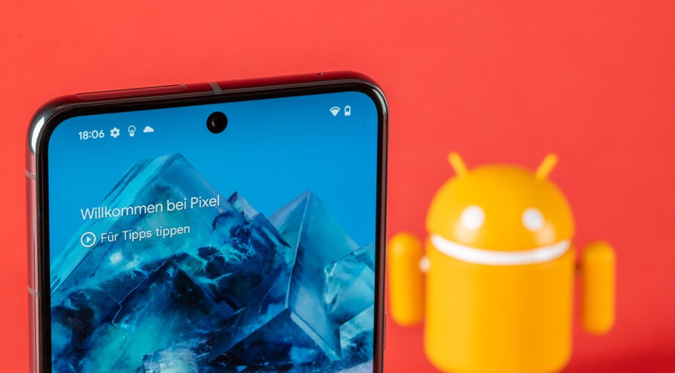 Das Pixel 8 Pro mit eingeschaltetem Startbildschirm
