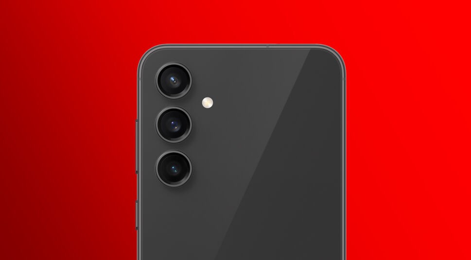 Die Rückseite des S23 FE zeigt die drei verbauten Rückkameras