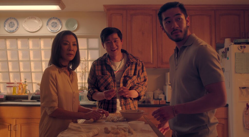 Justin Chien, Michelle Yeoh und Sam Song Li in The Brothers Sun