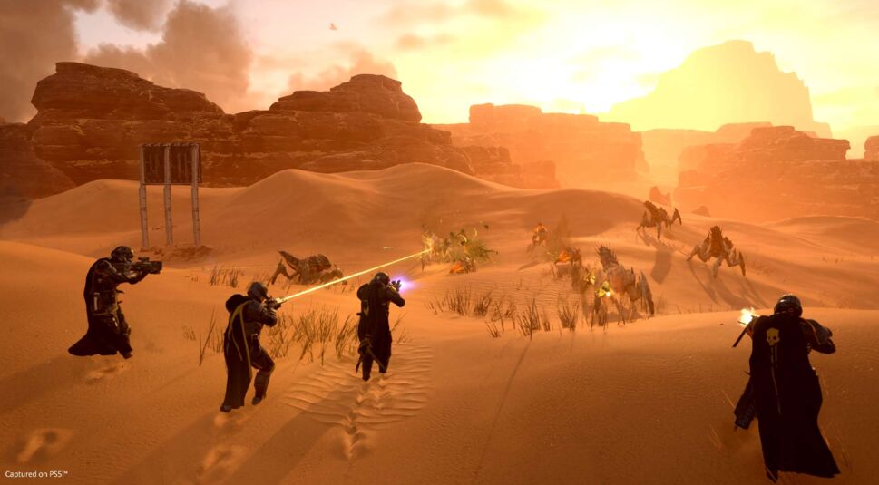 Das Team greift gemeinsam die Terminiden an bei "Helldivers 2"