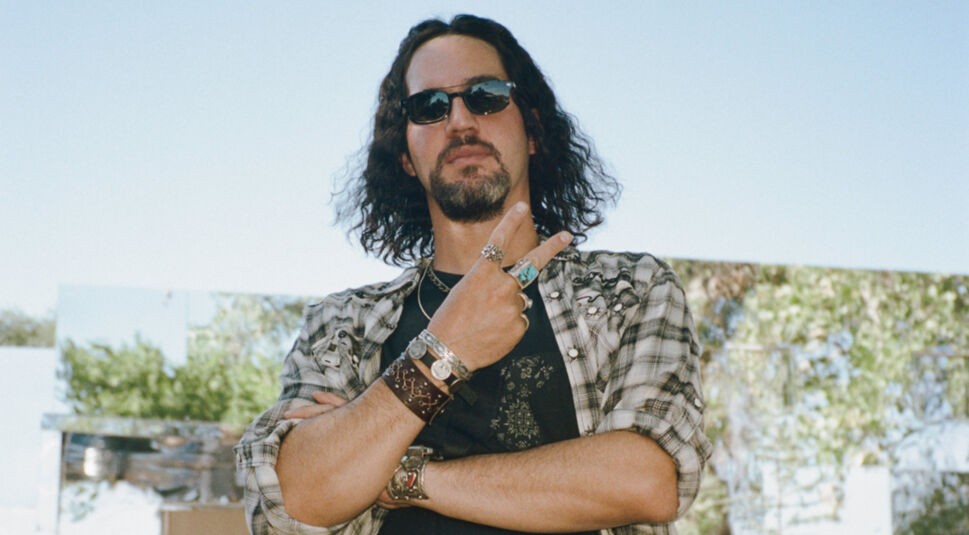 Benny Safdie als Dougie in der Serie The Curse