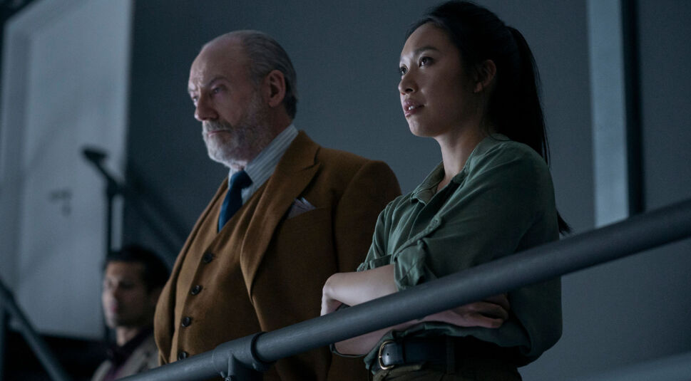 Liam Cunningham und Jess Hong in 3 Body Problem