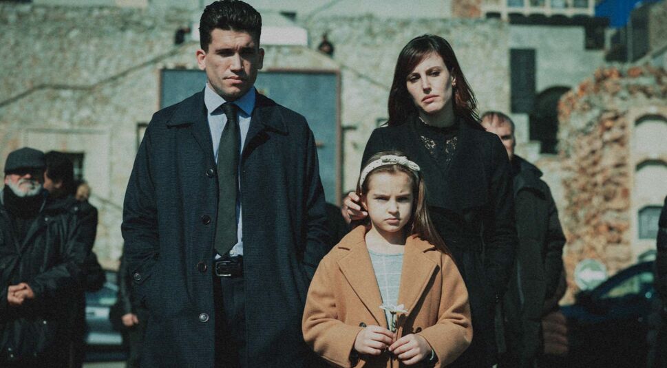 Jaime Lorente und Natalia de Molina in Mit eiserner Hand