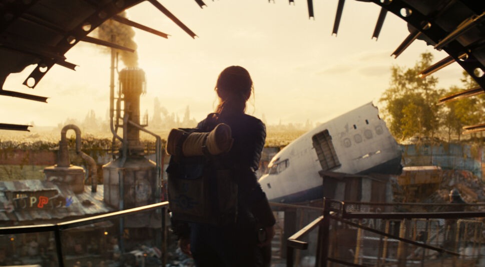 Lucy geht aus dem Vault heraus