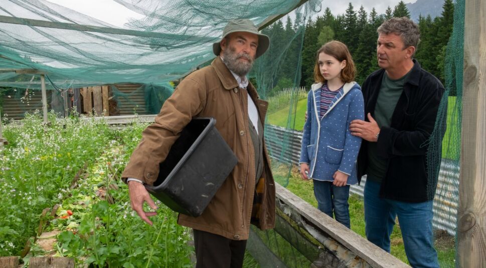 Peter Kremer, Lotta Herzog und Hans Sigl in "Der Bergdoktor"