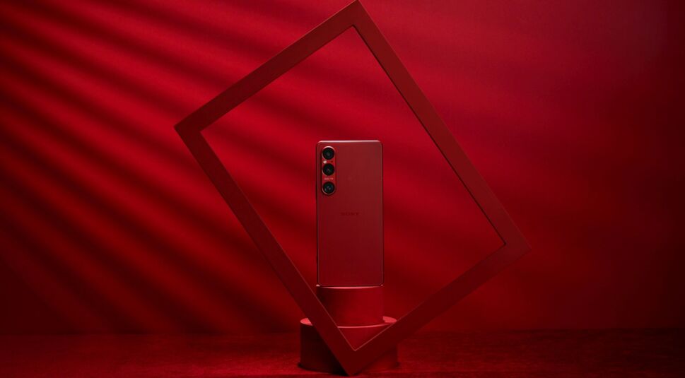 Sony Xperia 1 VI in der Farbe Scarlet