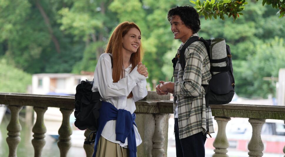 Emily Carey und Liam Woodrum in Staffel 1 von "Geek Girl"