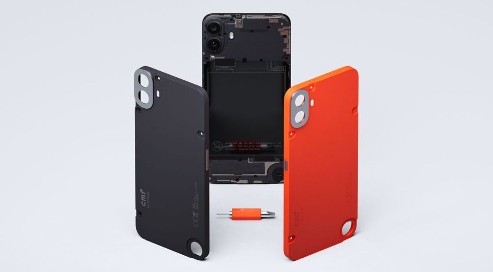 Das CMF Phone 1 mit Rückseiten in Schwarz und Orange