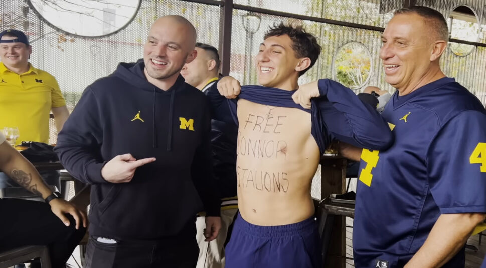 Bild aus der Netflix-Doku Untold Sign Stealer