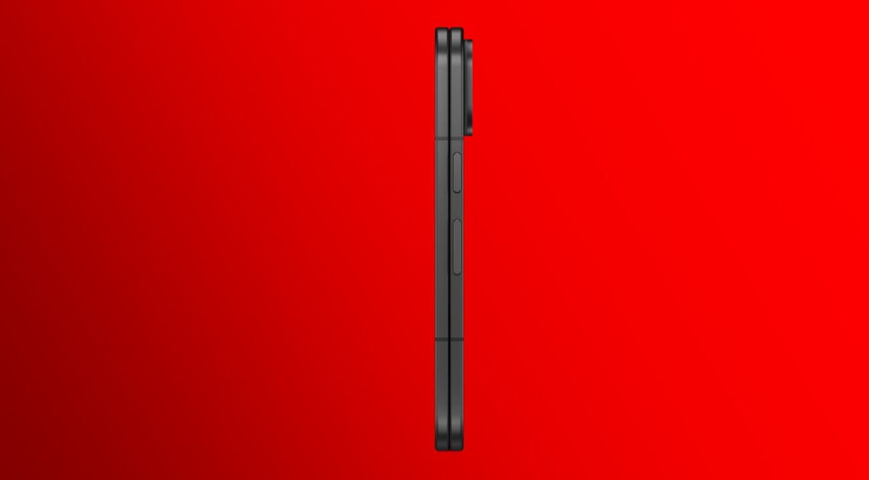 Auf dem Bild ist das Google Pixel 9 Pro Fold aus der Google Pixel 9 Reihe bei Vodafone in einer Seitenansicht zu sehen. Das Smartphone ist in der Farbvariante Obsidian (Schwarz) vor einem leuchtend roten Hintergrund abgebildet. Die Faltkante des Geräts ist deutlich sichtbar, ebenso wie die seitlich angebrachten Lautstärkeregler und der Power-Button. Das Profil des Geräts zeigt die kompakte, gefaltete Form.