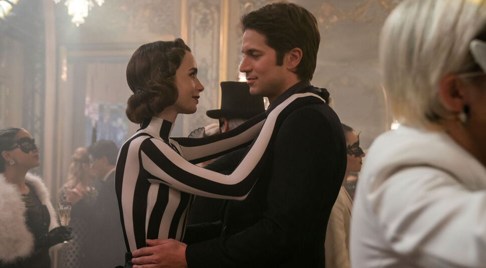 Lily Collins und Lucas Bravo in Emily in Paris