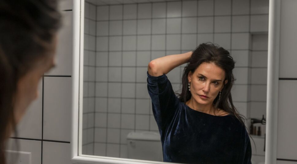 Demi Moore im Film "The Substance"