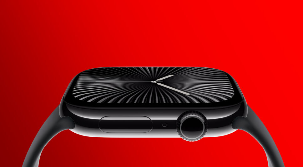 Auf diesem Bild zum Apple Event 2024 ist die neue Apple Watch 10 in einer Nahaufnahme zu sehen. Die Uhr hat ein schlankes, schwarzes Gehäuse mit einem minimalistisch gestalteten Zifferblatt, das strahlenförmige Linien in Schwarz-Weiß zeigt. Der Hintergrund ist leuchtend rot, was die moderne und elegante Ästhetik der Smartwatch betont.