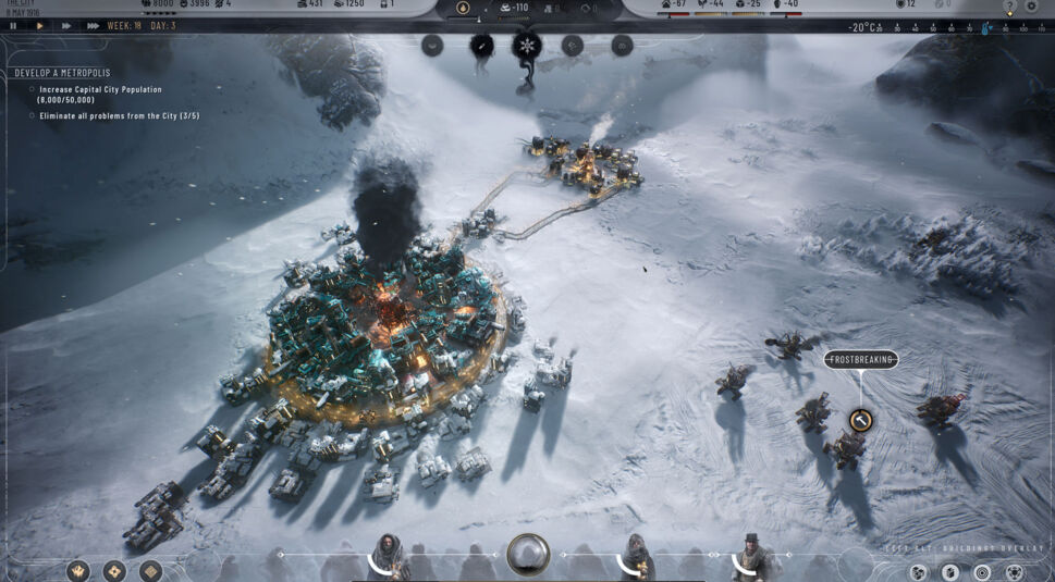 Auf dem Bild aus dem Spiel Frostpunk 2 sieht man eine verschneite Landschaft mit einer dicht bebauten Stadt im Zentrum, aus deren Mitte Rauch aufsteigt. Um die Stadt herum stehen mehrere Maschinen und Gebäude, die in einer kreisförmigen Anordnung gebaut wurden. Im oberen Bereich befinden sich Industrieanlagen, während rechts einige Expeditionsfahrzeuge über das Eis fahren. Das HUD zeigt Spielressourcen und Missionsziele an. Die Atmosphäre ist düster und kalt.