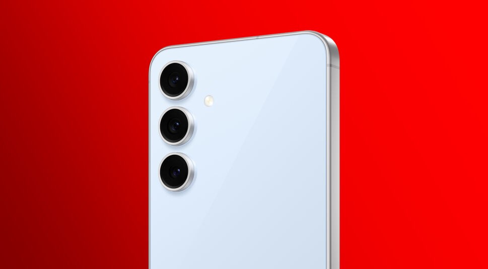 Die Dreifach-Kamera des Samsung Galaxy S24 FE von hinten.