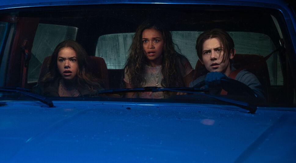 Griffin Gluck und Madison Bailey in Time Cut