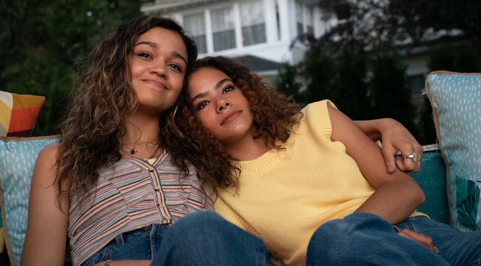 Madison Bailey und Antonia Gentry in Time Cut