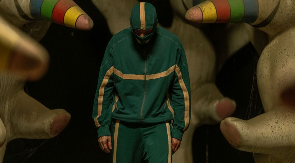 VíCTOR RIVAS als Curro-Killer in Staffel 1 von "1992".