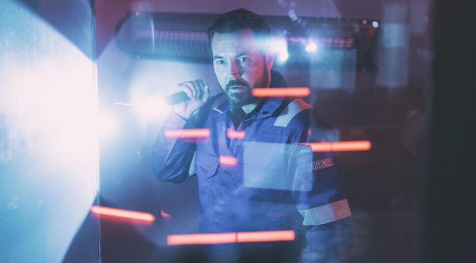 Martin Compston in The Rig