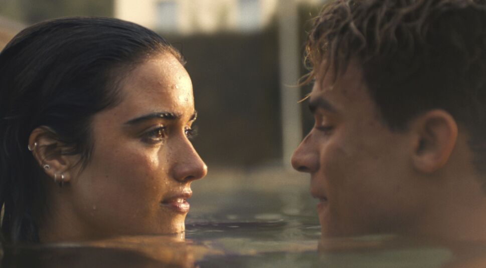 Asha Banks und ihr Co-Star in einer Szene aus "Culpa Mía – Meine Schuld: London"