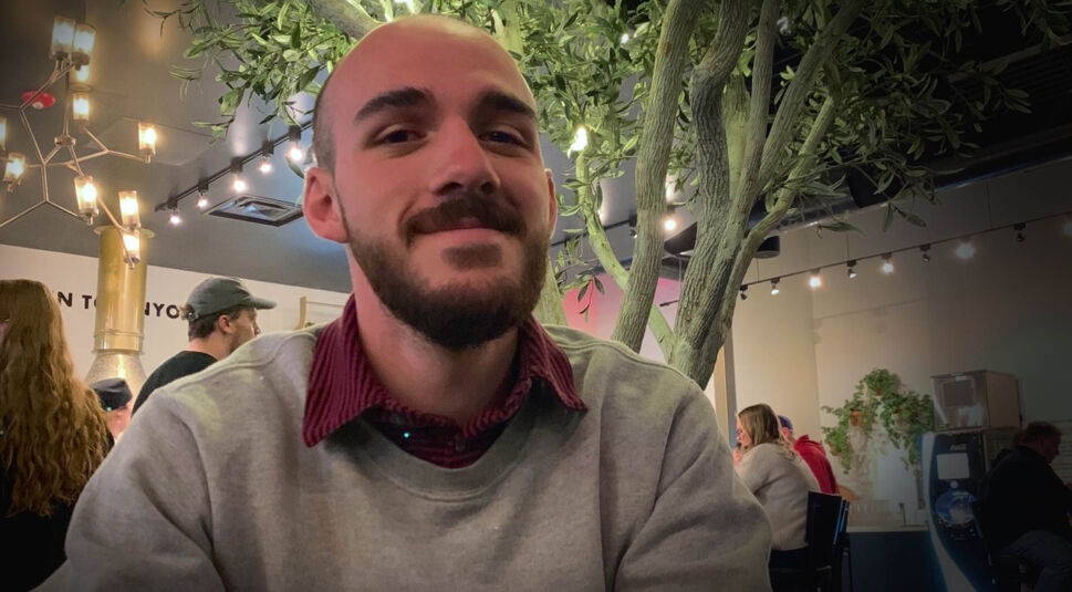 Brian Laundrie schaut in die Kamera.