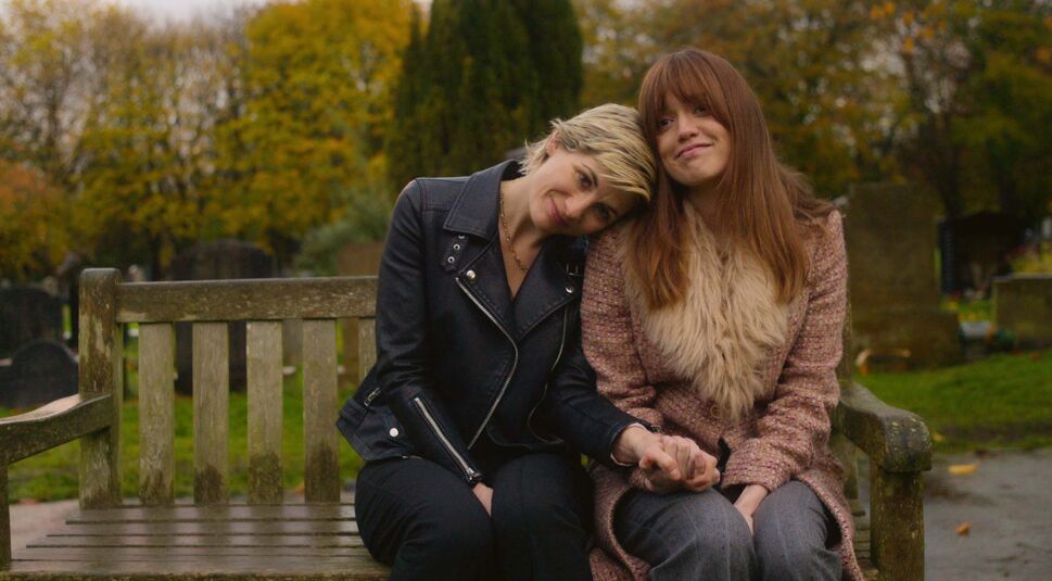 Aimee Lou Wood und Jodie Whitaker in Toxic Town