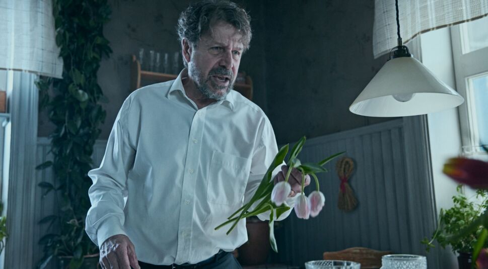 Johan Hedenberg als Valter in einer Szene von "Die Glaskuppel"