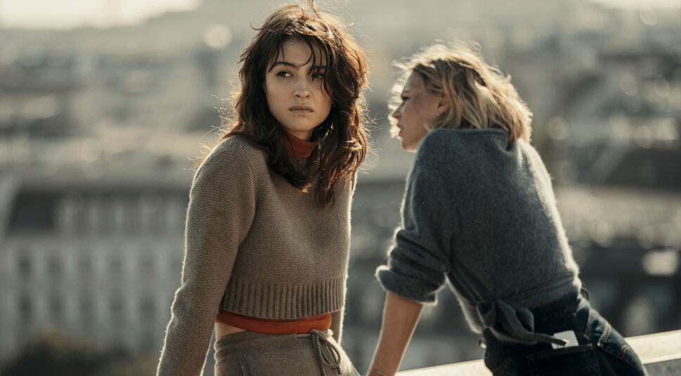 Jeanne Goursaud und Lera Abova in Exterritorial